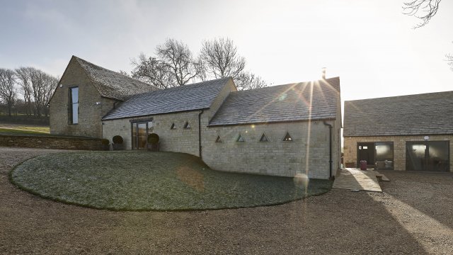 schuco-barn-renovation-visitors-centre-2-main-small